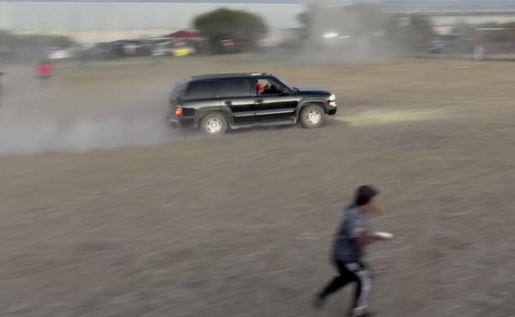Elementos de Seguridad buscaron al presunto homicida por brechas y rancherías hasta encontrarlo a bordo de una camioneta Tahoe color negro.
Foto: Especial.