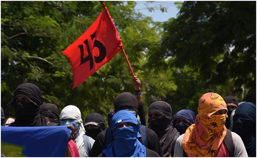 Manifestantes por los 43 desaparecidos de Ayotzinapa. Foto: Salvador Cisneros / EL UNIVERSAL
