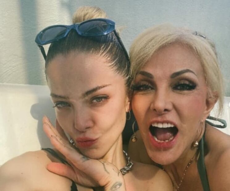Olivia Collins y Maribel Guardia sorprenden con foto de su juventud