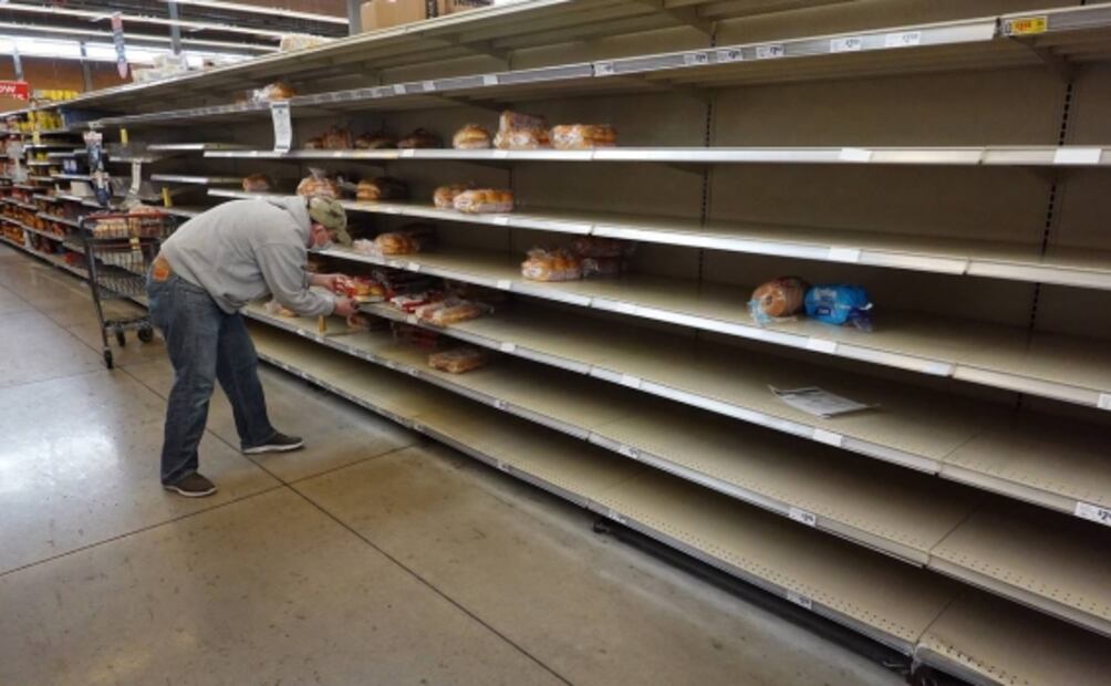 Tormenta invernal cubre de nieve el noreste de EU; retrasa vacunación de Covid