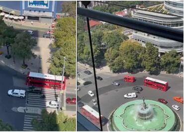 Así se ve "el Metrobusito y su papá el señor Metrobús" sobre Paseo de la Reforma