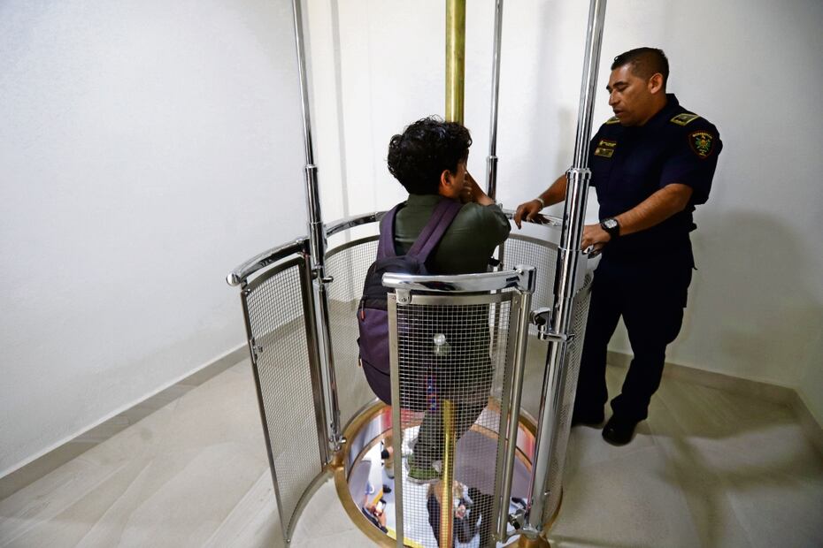 En las áreas de entrenamiento los bomberos podrán saber cómo actuar tanto en zonas urbanas como boscosas. La estación cuenta con gimnasio, aulas para enseñar teoría, dormitorios individuales y un cuarto de humo. Foto: Fernanda Rojas / El Universal