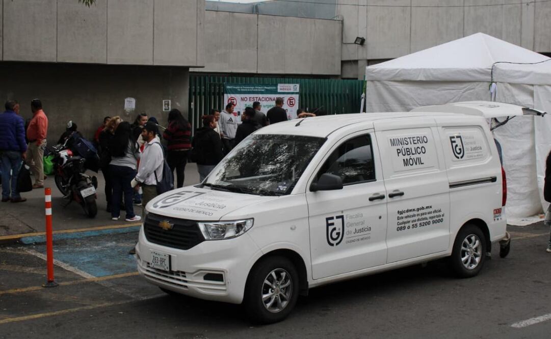 MP acerca al hospital Magdalena de las Salinas un camioneta para dar atención a familiares de víctimas de la explosión en Iztapalapa.
Foto: Darío Luna