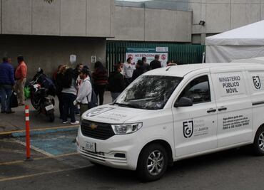 Camioneta del MP llega al hospital Magdalena de las Salinas para atender a familiares de víctimas de explosión en Iztapalapa