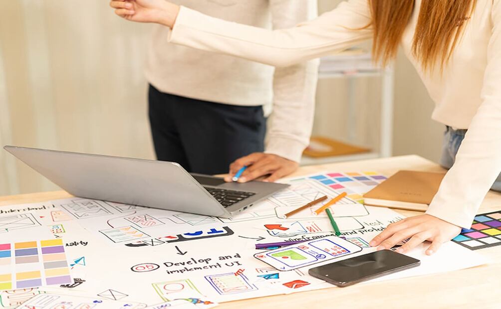 La forma tradicional de desarrollar páginas web permite tener un mayor del código. Foto: iStock