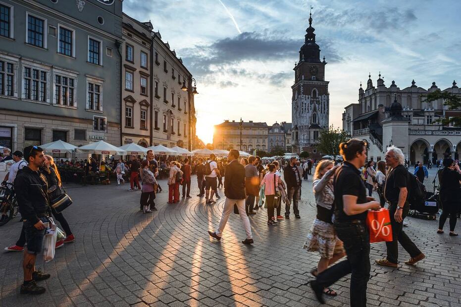 Según estas estimaciones, "la boda podría generar un impacto económico total de aproximadamente 957.3 millones de euros, equivalente a casi el 68% de la facturación turística anual de la ciudad". Foto: Unsplash
