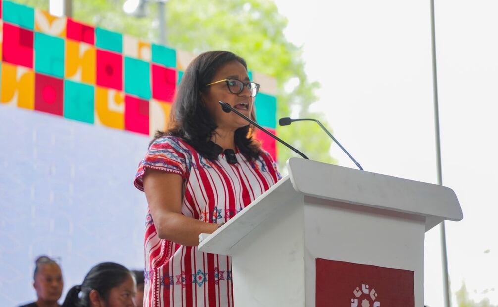 La Alcaldesa de Iztapalapa, Aleida Alavez, encabezó la entrega del apoyo económico "Iztapa'las Jefas". Foto: Especial