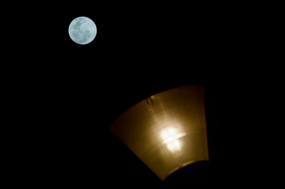 Imagen ilustrativa de la Luna Rosa de abril en CDMX / Foto: Germán Espinosa. EL UNIVERSAL