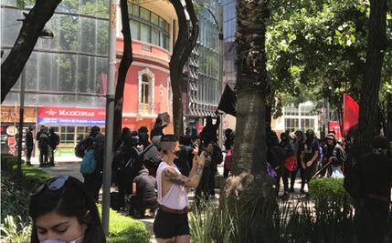 Alistan encapuchados marcha a la embajada de EU por caso George Floyd