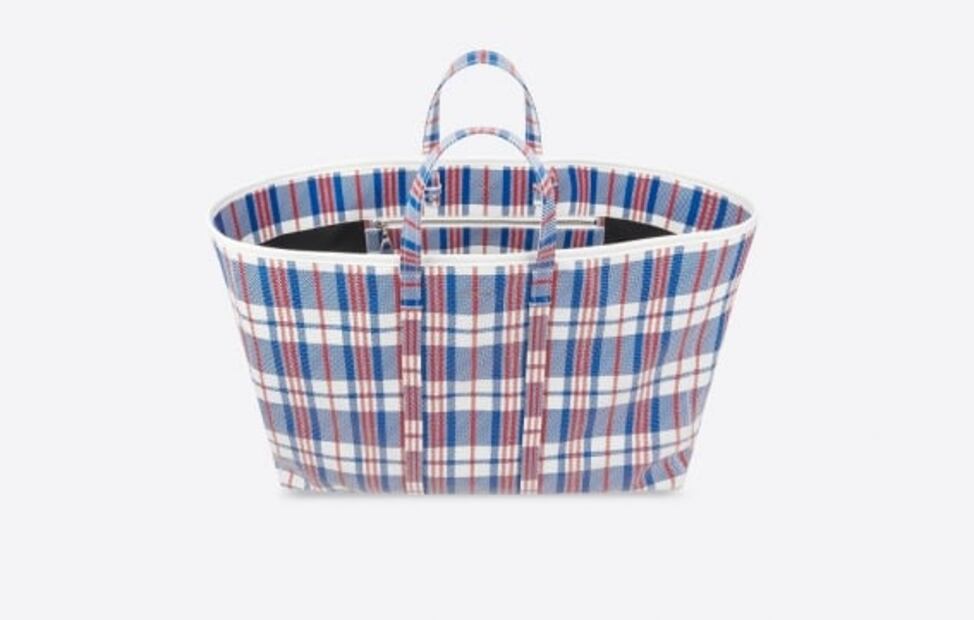  La "bolsa de mercado" de Balenciaga que se vende por más de 48 mil pesos