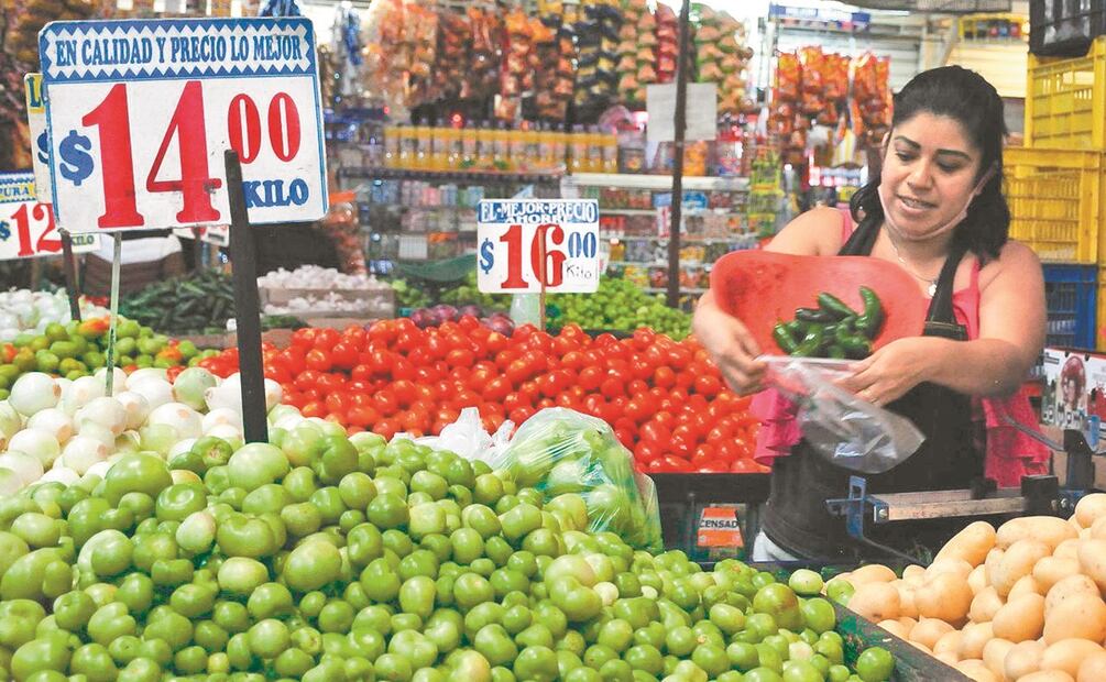 Los bienes y servicios cuyos precios tuvieron más incidencia al alza en la inflación de la primera quincena de abril, fueron: el jitomate con un aumento quincenal de 12.1%; aguacate, 6.7%. Foto: Daniel Augusto. CUARTOSCURO