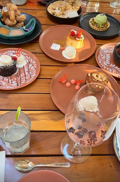 Fátima Bosch, su amiga Kimberly y la senadora Mónica Ferbal Balboa almuerzan juntas.
Foto: Instagram