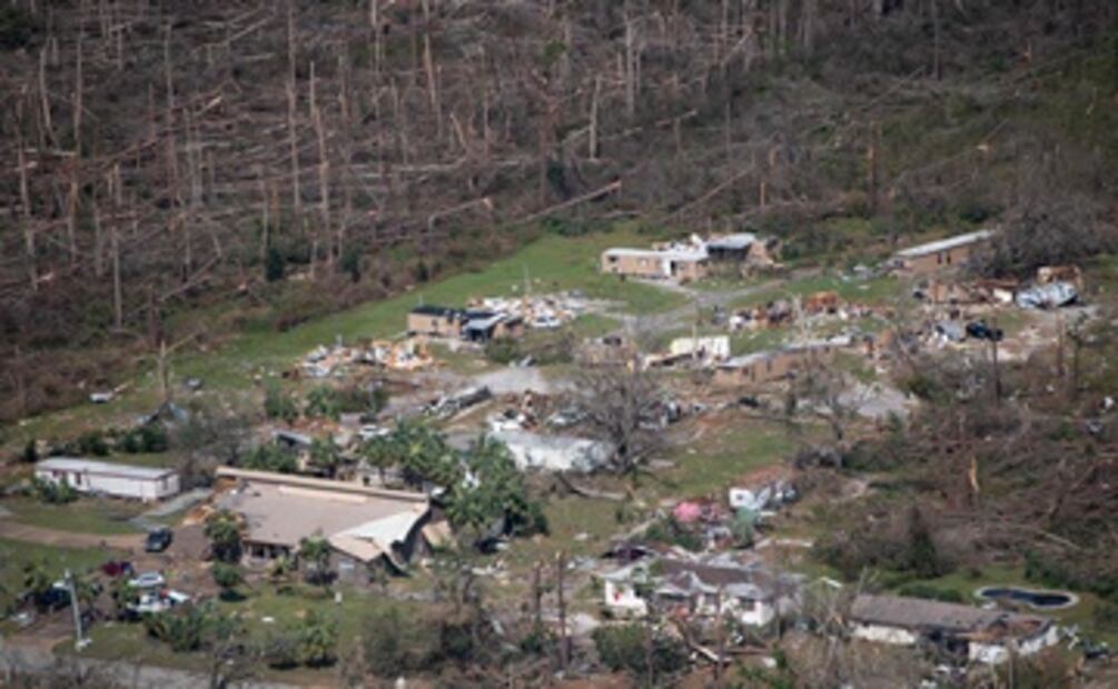 Trump visita áreas devastadas por huracán "Michael" en Florida y Georgia