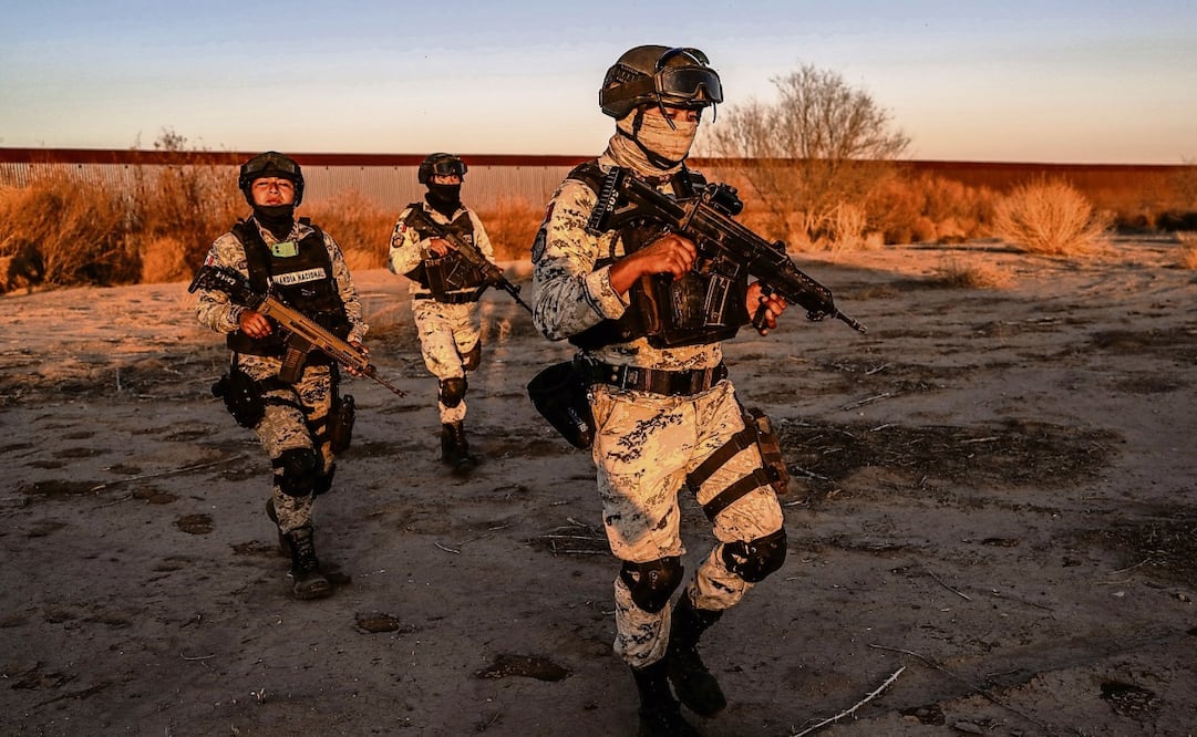 Miembros de la Guardia Nacional en el Valle de Juárez, Chihuahua. EU ha realizado vuelos en la frontera sur de EU en busca de información de narcos mexicanos. Foto Víctor Gahbler / AFP