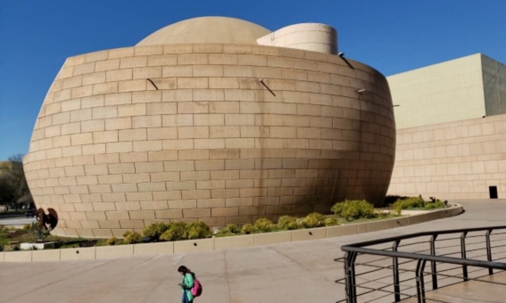Plática en el Centro Cultural Tijuana