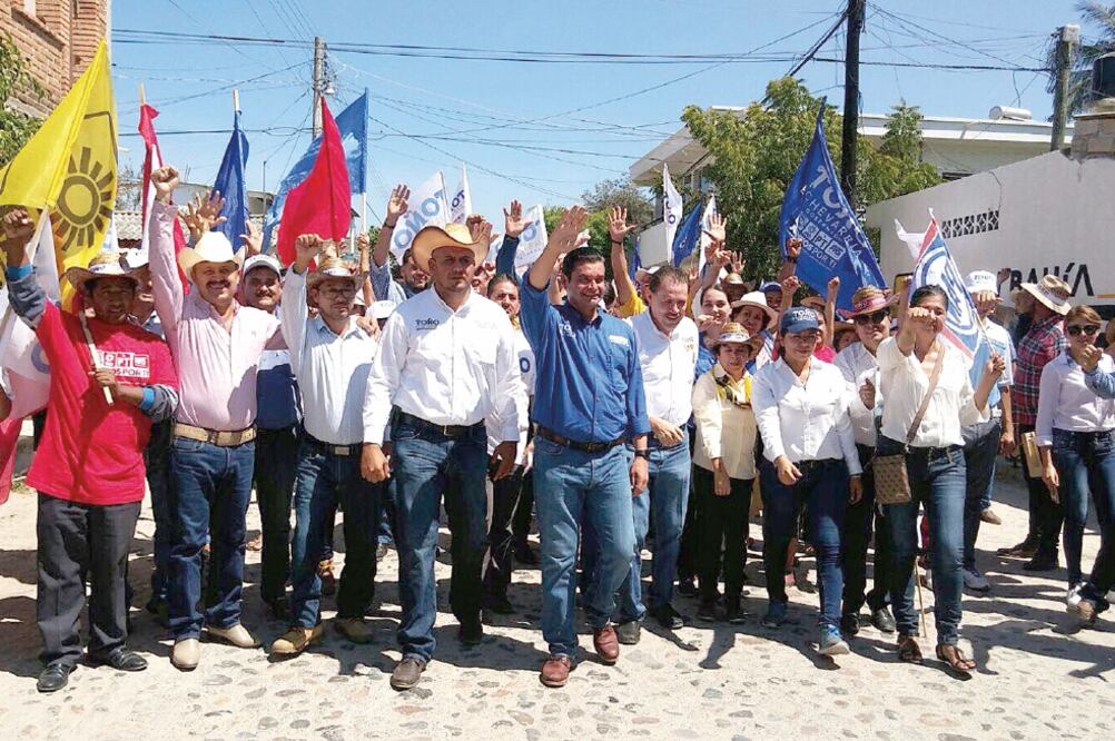 El abanderado de la alianza PAN-PRD-PT-PRS, Antonio Echevarría García, pid ió acabar “con los políticos que quieren seguir viviendo del presupuesto”. (TOMADA DE FACEBOOK)