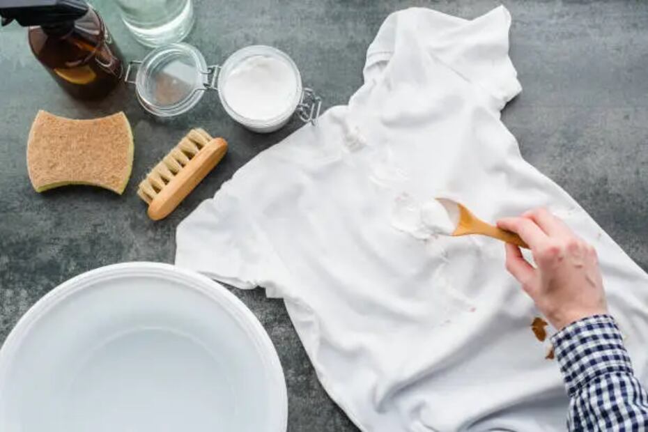 El vinagre con bicarbonato puede remover las manchas de la ropa blanca. Foto: Unsplash