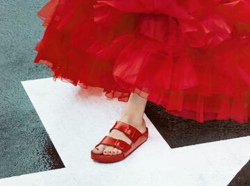Ahora sí es oficial: las sandalias de Birkenstock con Valentino son una realidad