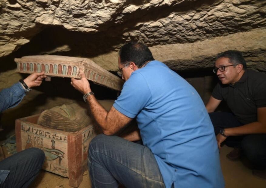 Descubren otros 80 sarcófagos cerrados de hace más de 2 mil años en Egipto