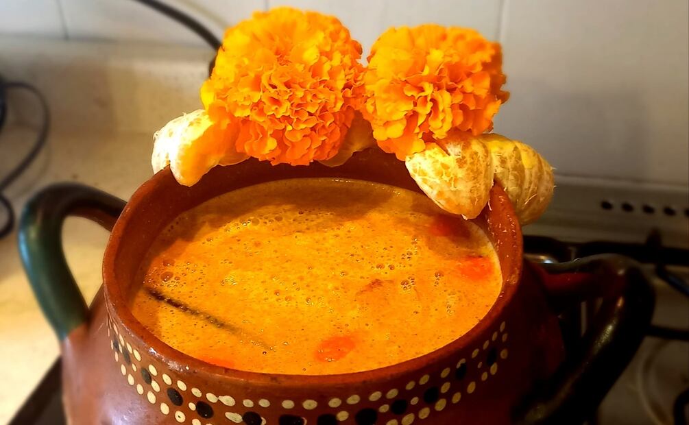 Atole de cempasúchil con mandarina. Foto: cortesía