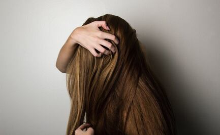 Cómo cubrir las canas con té negro