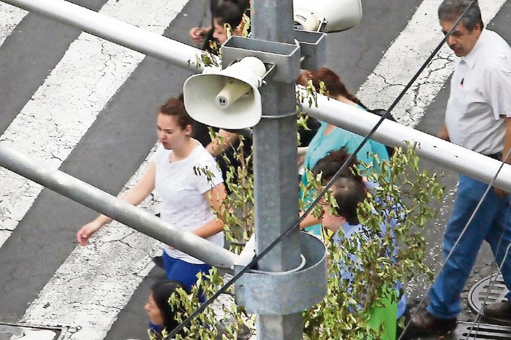 El diputado del MC informó que convocará a una reunión con especialistas para evitar la propagación de noticias falsas que sólo alarman a la población tras los sismos (ARCHIVO EL UNIVERSAL)