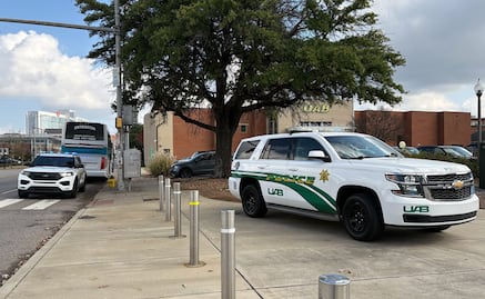 Dos jugadores de futbol americano colegial fueron apuñalados por su compañero de equipo