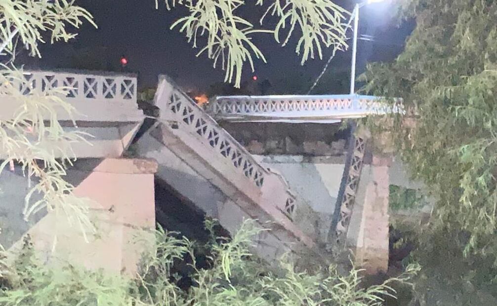 Derivado de los daños causados por las lluvias está noche colapsaron las estructuras del Puente Hidalgo