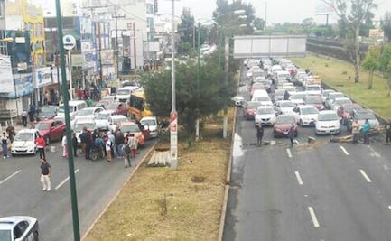 Vecinos bloquean Avenida Central por inundaciones en Neza