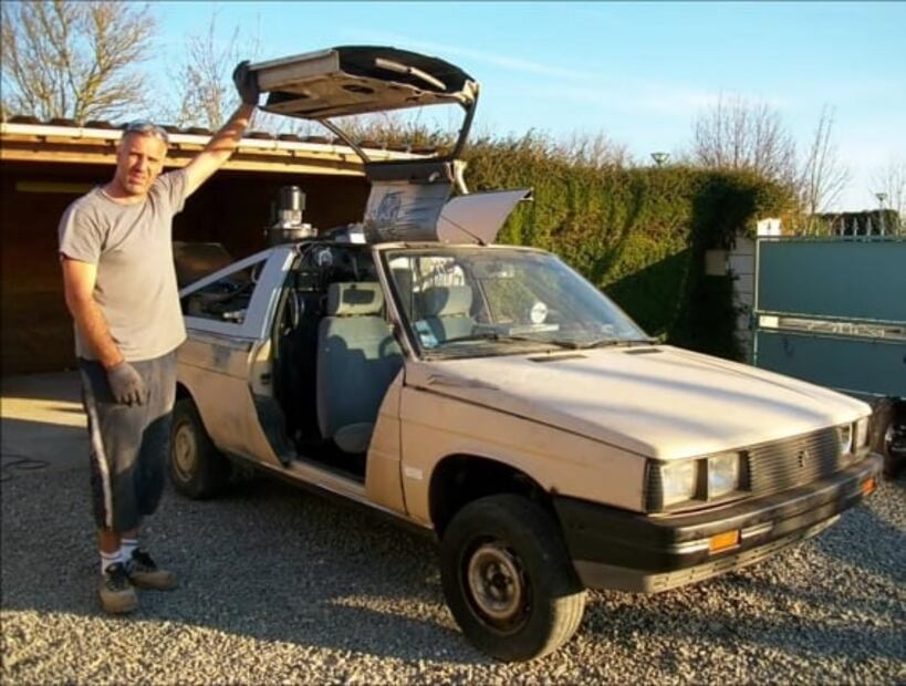 Convierte un Renault 11 en el DeLorean de Volver al Futuro