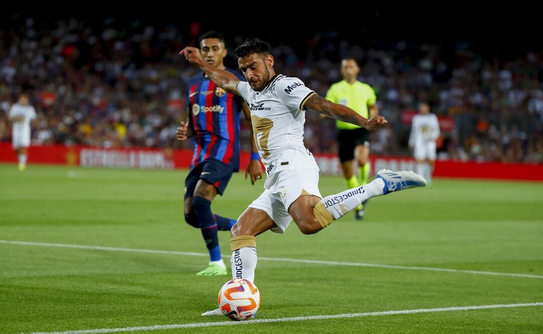 Eduardo Salvio en el Camp Nou contra el Barcelona - FOTO: AP