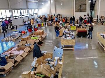 Viven de reciclar mercancía que regresan clientes