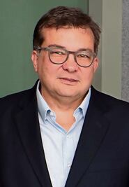 Bancos compiten hasta en prestaciones