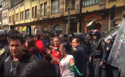 Lanzan botella a policía durante manifestación