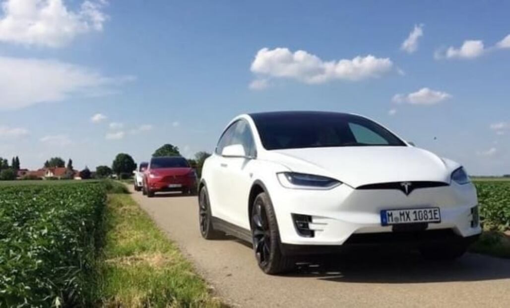 El duelo de baile de autos Tesla que incluso le gustó a Elon Musk