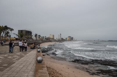 Se alistan para el golpe del huracán “Willa” en México