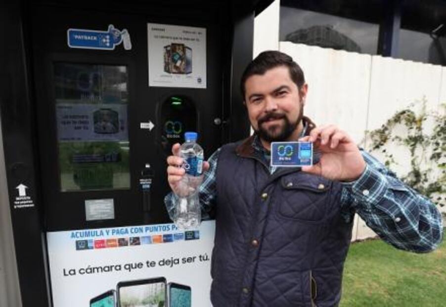 Cambian botellas por pasajes para el Metro