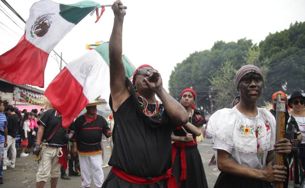 Familias enteras llegaron desde las primeras horas del día a instalar
cañones y a alistar sus rifles para empezar el escándalo y la verbena. Foto: Carlos Mejía. EL UNIVERSAL