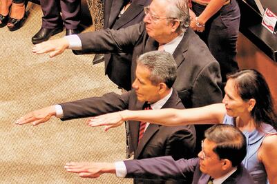 Permanente toma protesta a cinco embajadores
