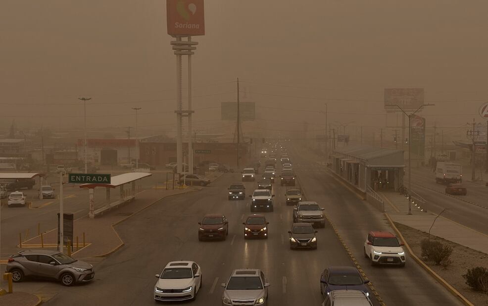 Una intensa tormenta de arena sorprendió la tarde del 6 de marzo de 2025, a Ciudad Juárez, México. Foto: Christian Torres/EL UNIVERSAL
