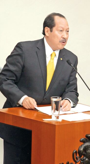 Impedimento. Leonel Godoy aún está afiliado a las filas del sol azteca y no solicitó unirse a Morena. ARCHIVO EL UNIVERSAL