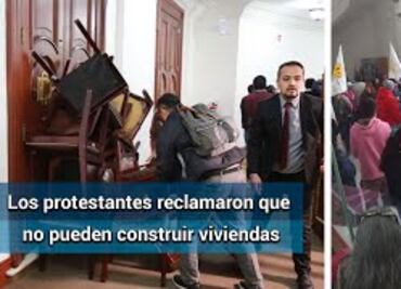 Con golpes y empujones, integrantes de la CPSC entran al Congreso capitalino