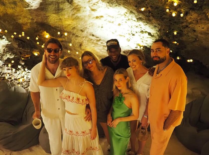 La pareja luce muy enamorada en las fotos compartidas por el futbolista. Foto: Instagram