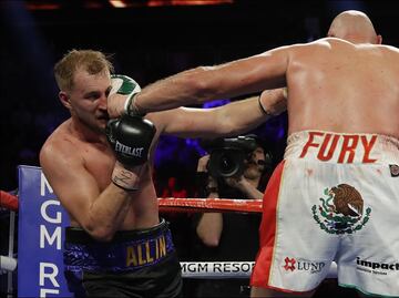 Boxeador británico usó el escudo mexicano en el trasero de su short