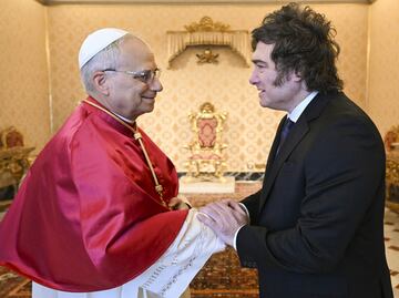 Papa León XIV dialoga con Milei sobre cohesión social y pobreza; el pontífice visitará Argentina, anuncia gobierno