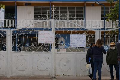 Cumple tres días paro de trabajadores de Salud en Oaxaca