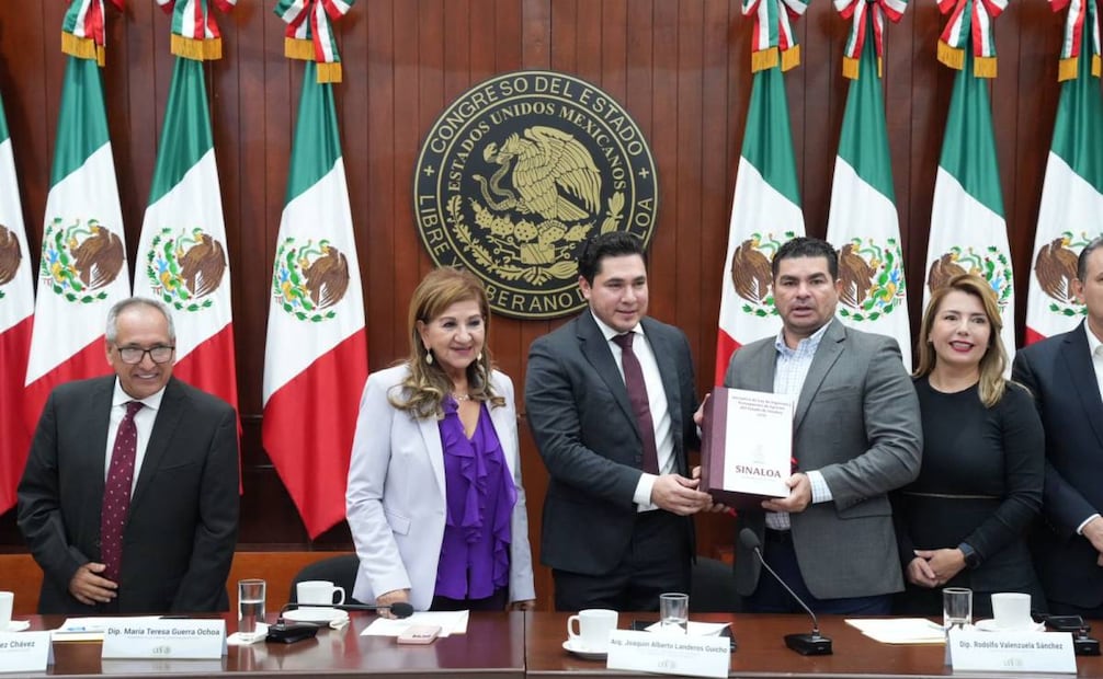 Secretaría de Finanzas entrega proyecto 2026 al Congreso de Culiacán, Sinaloa; proponen alza de 11.9%.
Foto: Especial.