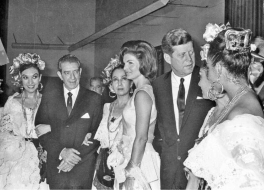 De la emoción por ver a John F. Kennedy en la Ciudad de México, un hombre murió de un infarto