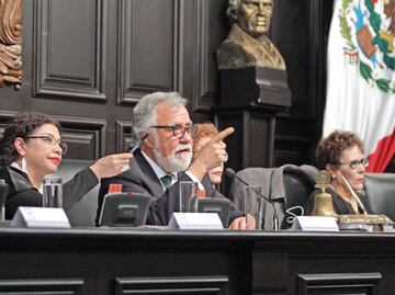 Dan su declaración de intereses 73 constituyentes