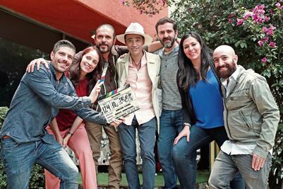 Souvenir retrata a la familia del Siglo XXI